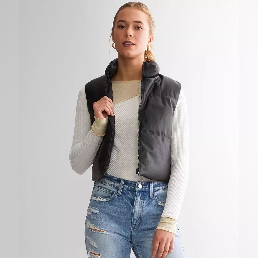 Buckle Ci Sono - Black Faux Leather Puffer Cropped Vest